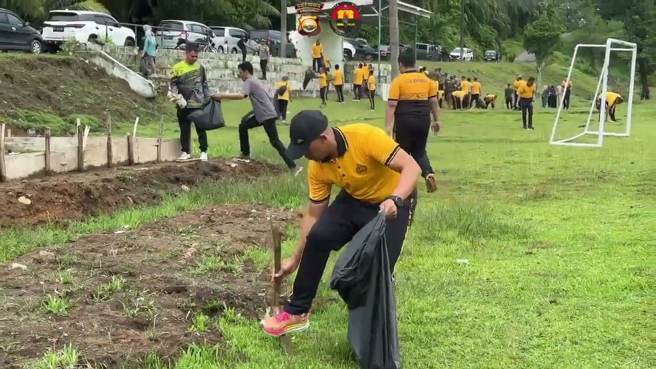 AKSI BERSIH BERSAMA KAPOLRES SELUMA