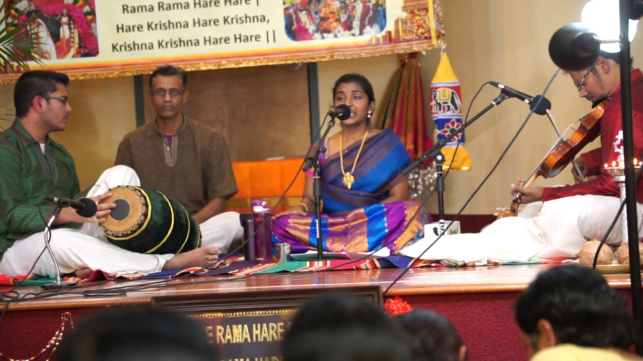Renu singing Paripoorna garudathri  in Desh