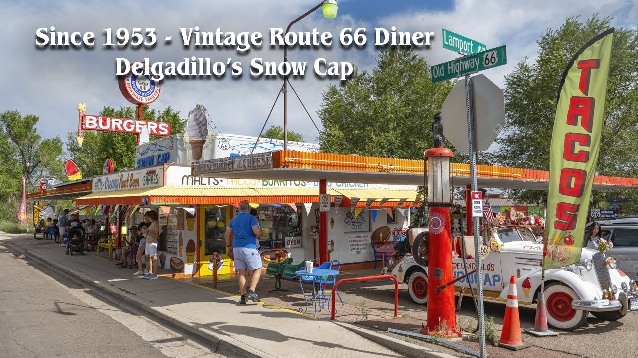 Винтажная закусочная Route 66, Delgadillo's Snow Cap в Селигмане, штат Аризона.