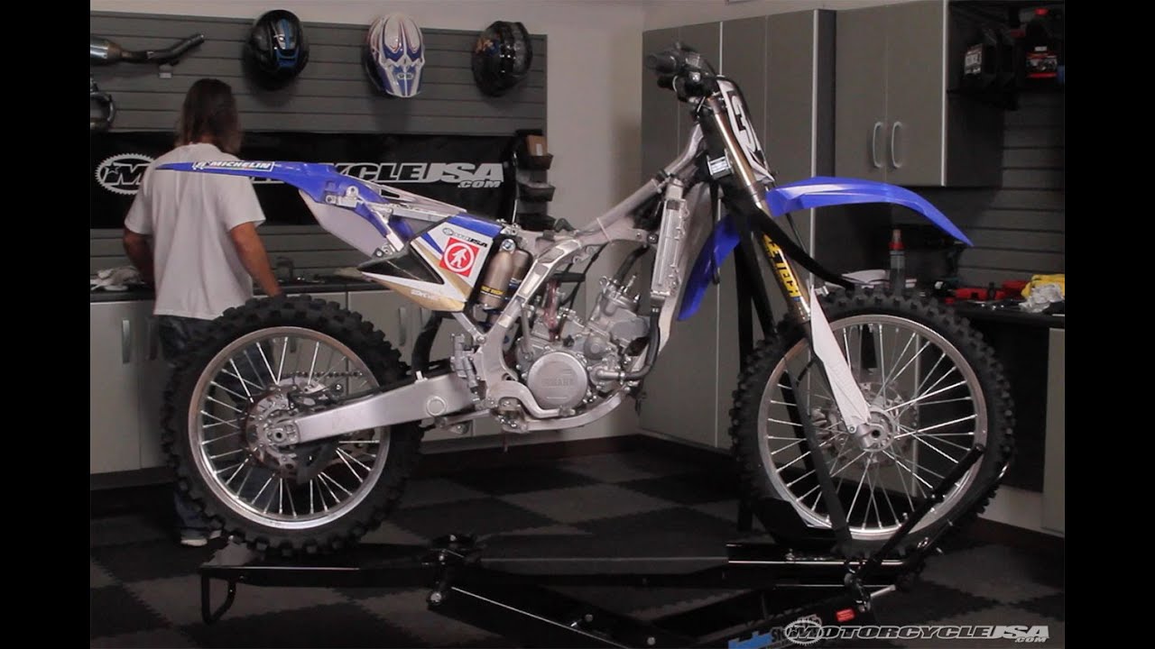 Tech Tip: Two-Stroke Top End Rebuild YZ125 - MotoUSA