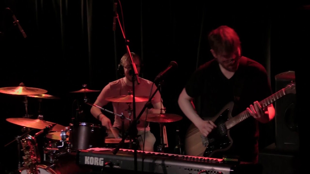 Huntress (live at Mississippi Studios) (17-EDO)