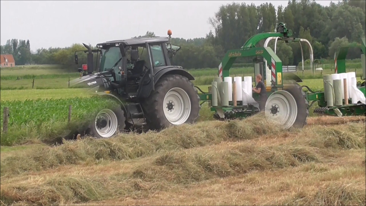Valtra T138,NH Big Baler 1290|HooiBalen Persen en wikkelen|