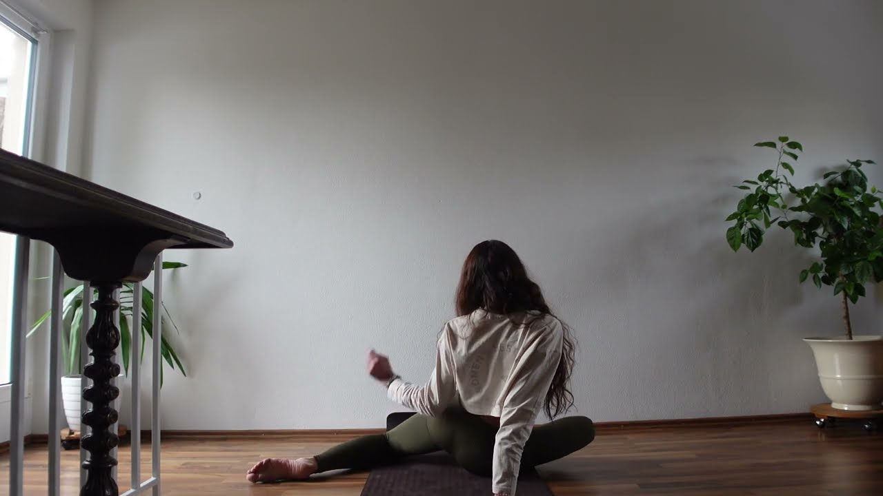 CALMING YOGA STRETCHING