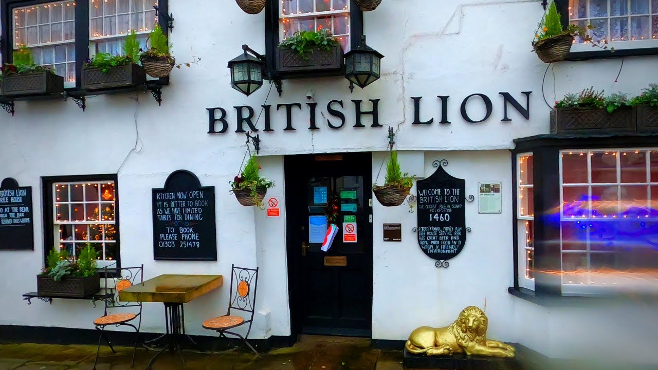 Walking in Folkestone, Kent in England - City Rain Ambience at Christmas 4K Video - Those Who Wander