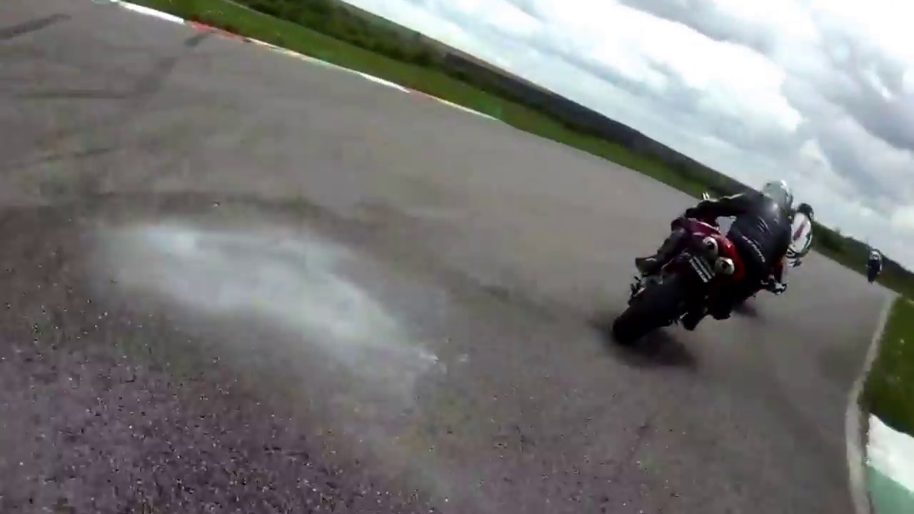 Bourre Yamaha R1 circuit CHAMBLEY crazy