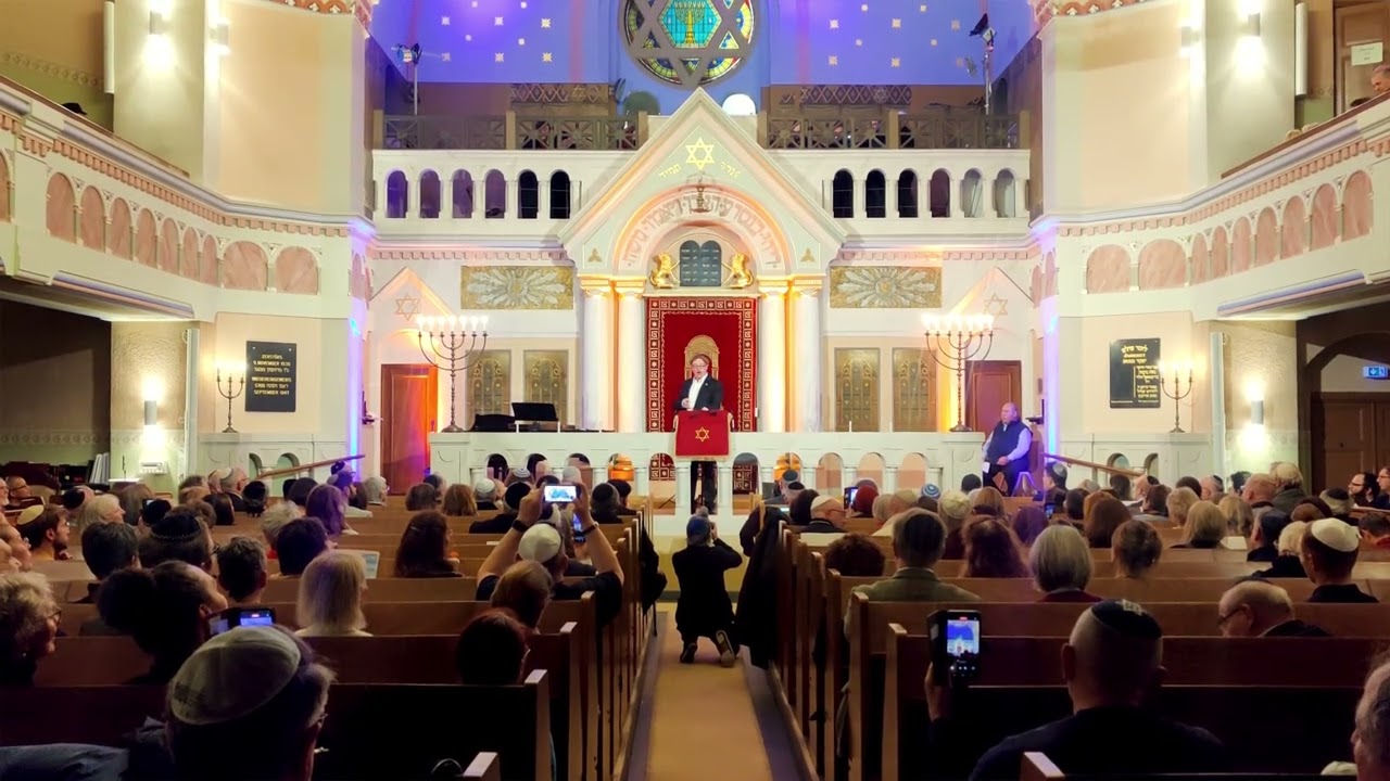17th Convention Gala : Cantor Isidoro Abramowicz and Choir sing Lewandoski's German Kedushah