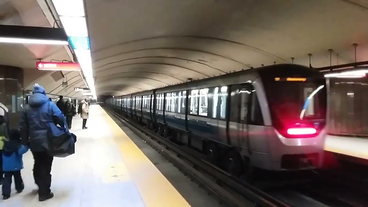 station Laurier (viii)