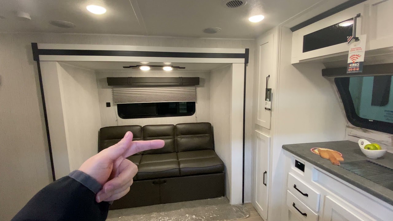 Easy-To-Tow Couples Camper | 2022 Puma 22FKC