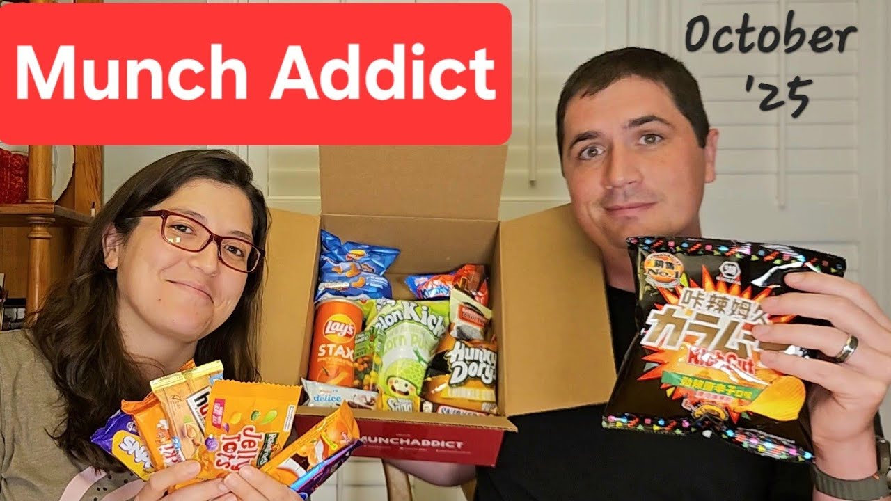 Trying EVERY Snack in the Munch Addict Deluxe Box! (October)
