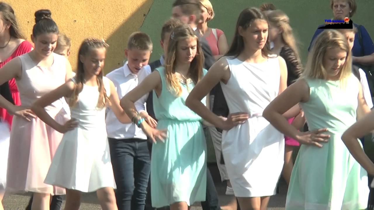 Na zakończenie szkoły bawili się na balu