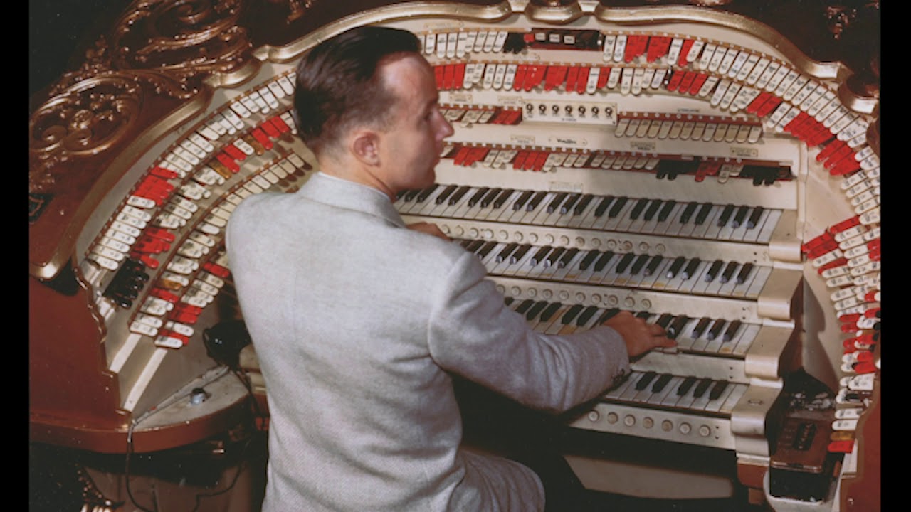 Theater Organist Everett Nourse at the Organ Grinder Restaurant in Portland, Oregon
