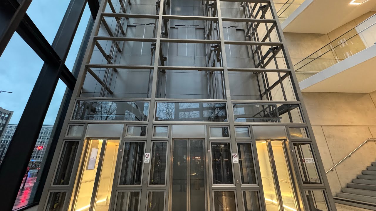 2020 Schindler Aufzug in einem Zentralbibliothek in Düsseldorf 