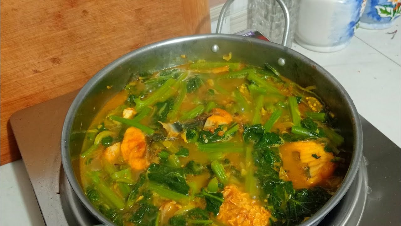 লাউ শাক দিয়ে মাছের ঝোল 