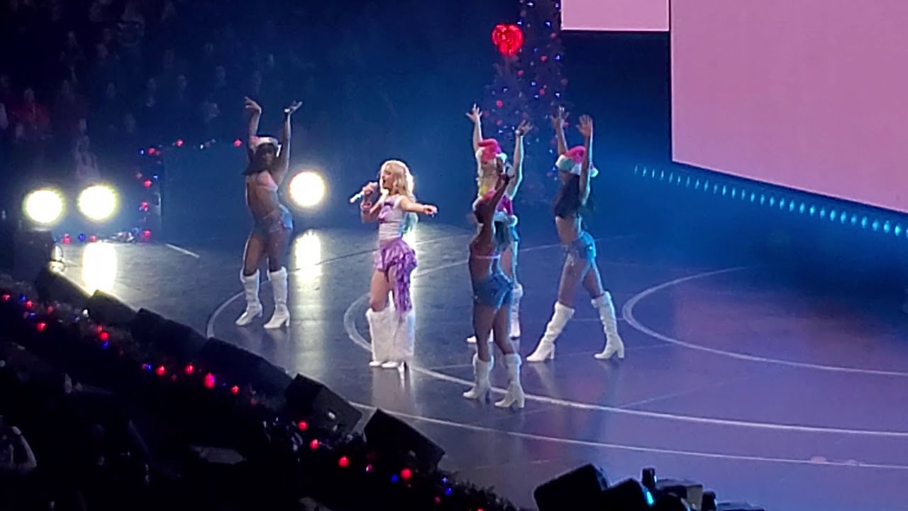 Zara Larsson - LIVE (FULL SET) - Q102 Jingle Ball 2025 - Xfinity Mobile Arena - Philly - 12/15/25