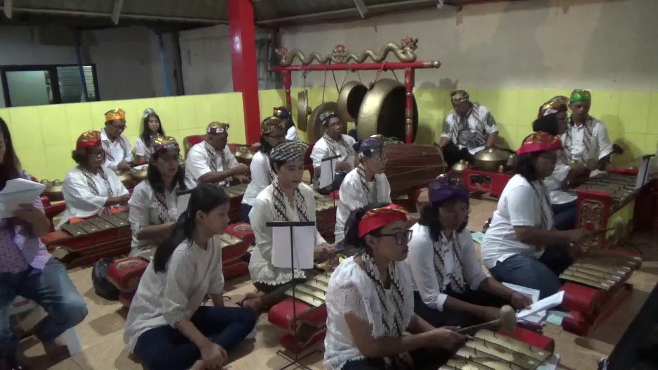 Memujia Pangeran maha Agung