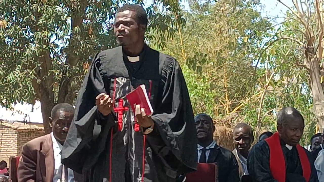 Rev Gift Ng'ambi Preaching to the Mr Typing Hundred Manda Funeral 
