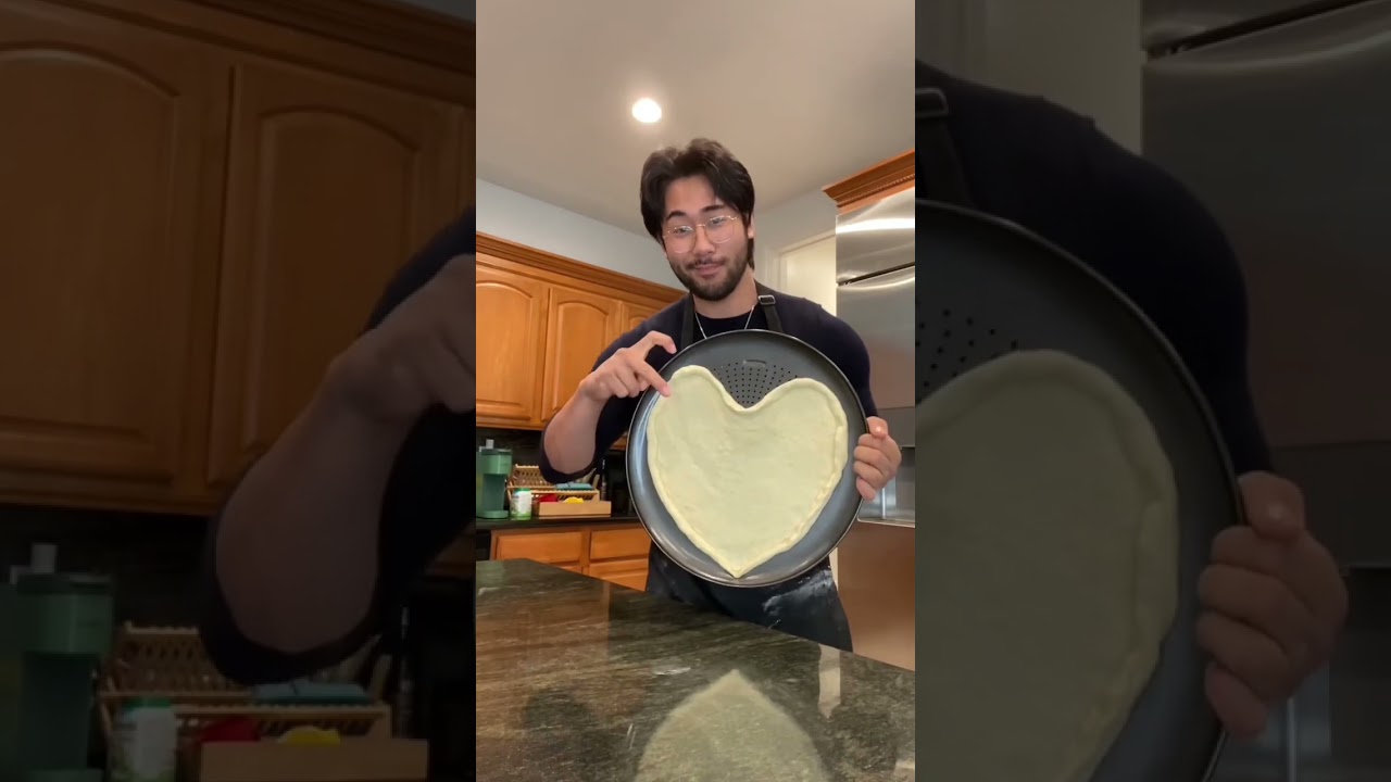 Valentine&rsquo;s Day heart shaped pizza 🍕