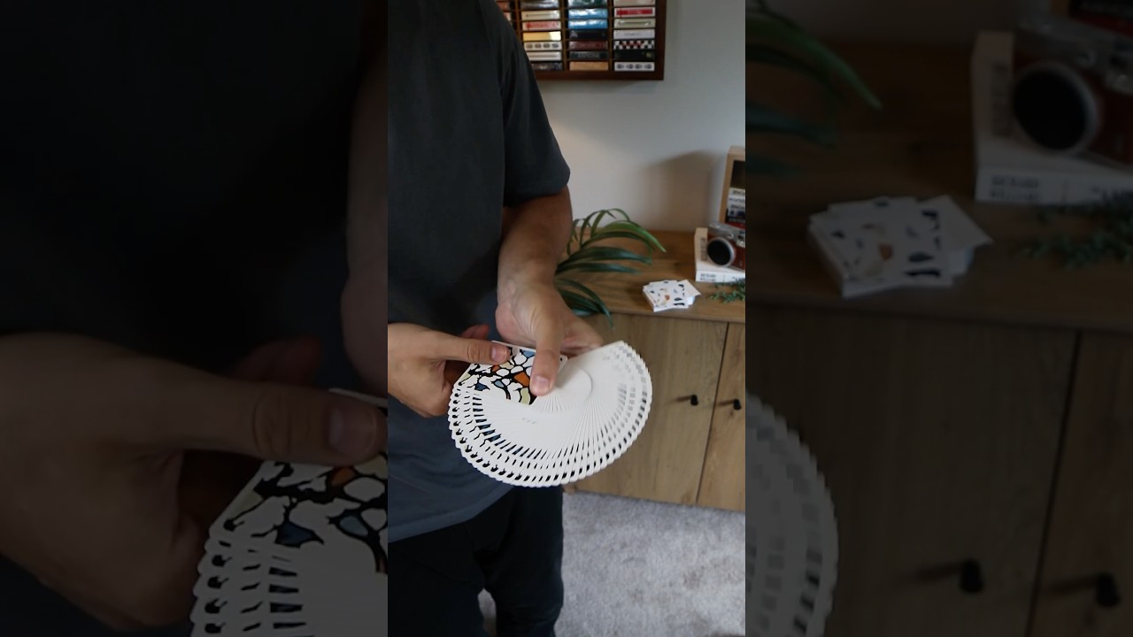 A new deck is the best deck 🙌🏼 #cardistry #cards #shuffle
