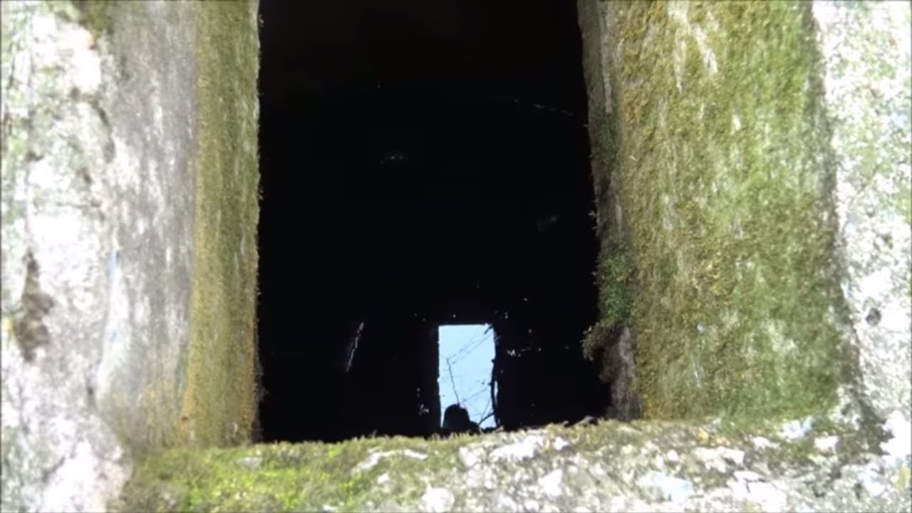 Exploring Abandoned Super Scary Two Cistern House
