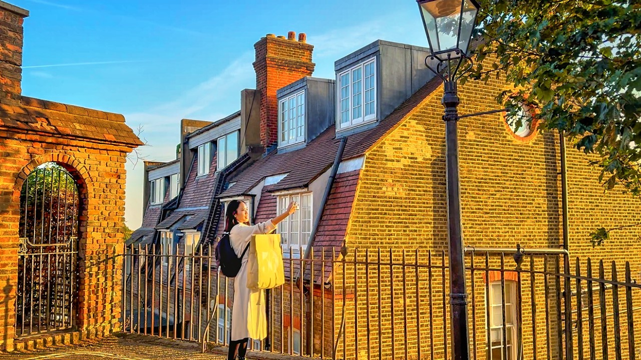 London Autumn Walk 2025 🍁 Hampstead Village, Quaint Alleys & Streets | 4K HDR