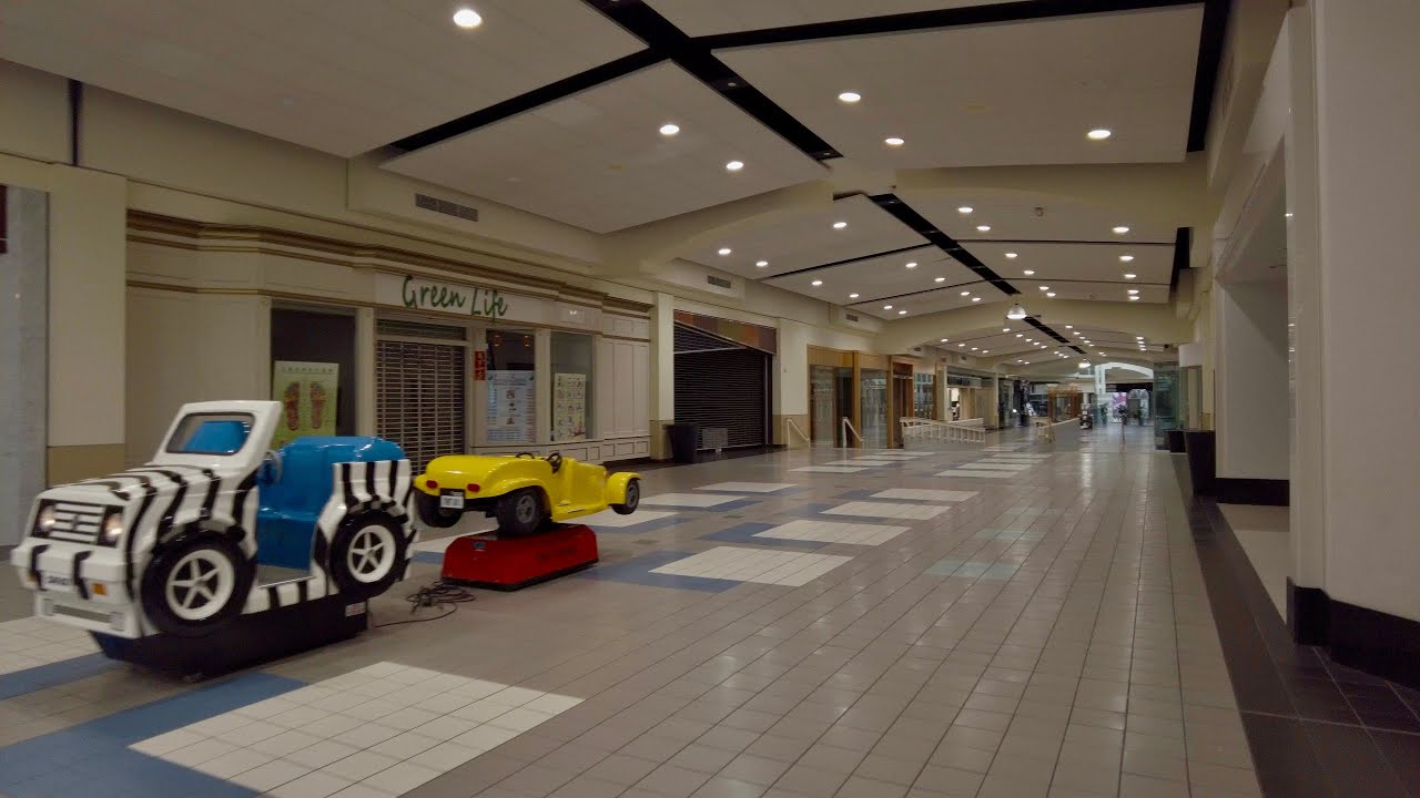 A Walk Through the Deserted University Mall in Carbondale, IL