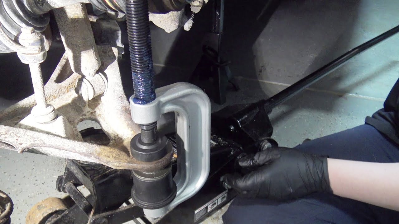 1997-2004 Ford F-150 & 1997-2002 Ford Expedition Lower Ball Joint Replacement Procedure