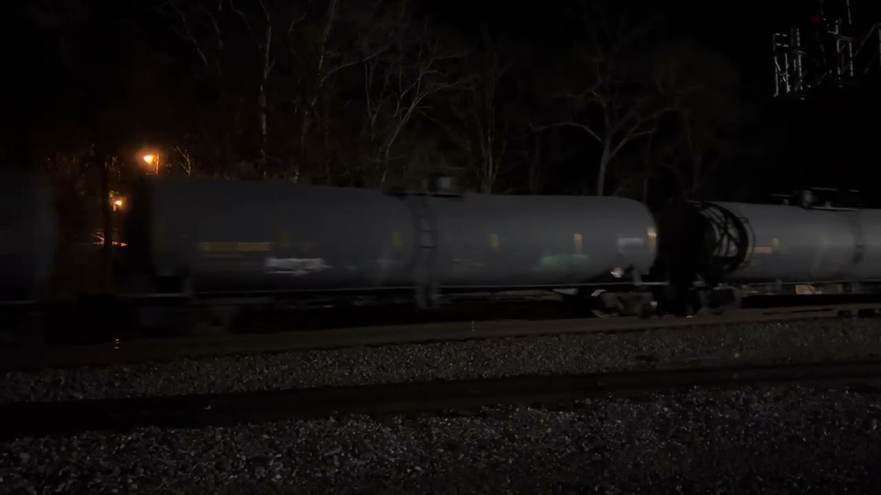 Trainspotting: NS #1059 leads NS 142 through Burnside, KY