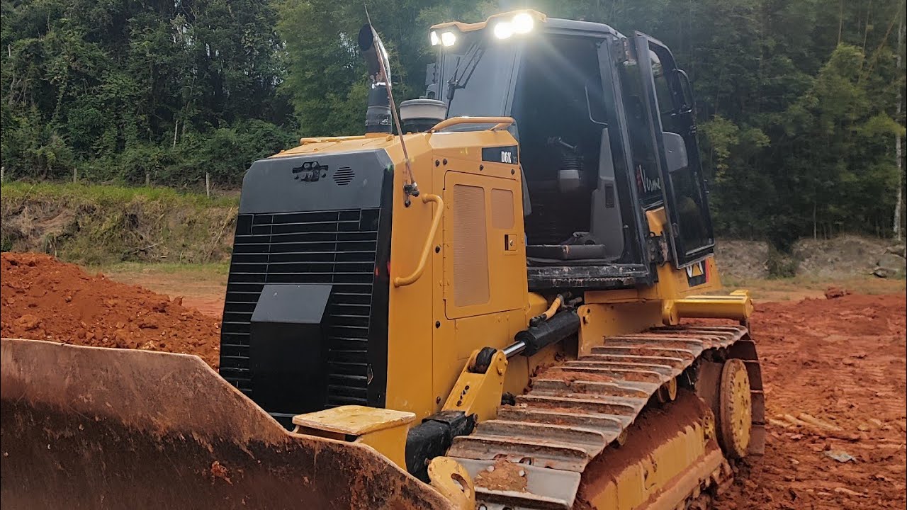 Trator de Esteira Caterpillar D6  arrumando Estrada!