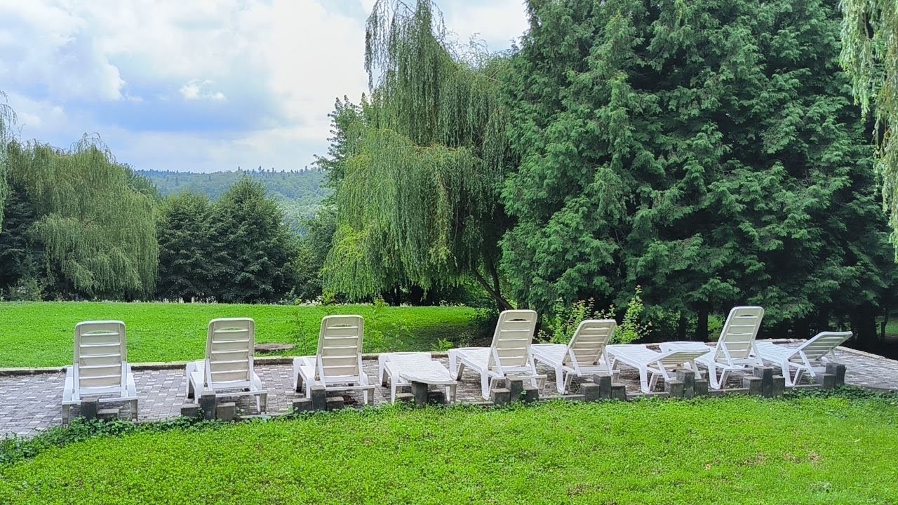 Трускавець 2025: санаторій Шахтар і його територія з басейном і пляжем