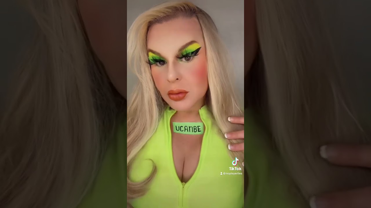 St.Patrick&rsquo;s day makeup look ! #stpatricksday #makeupartist #makeuptransformation #eyeshadow