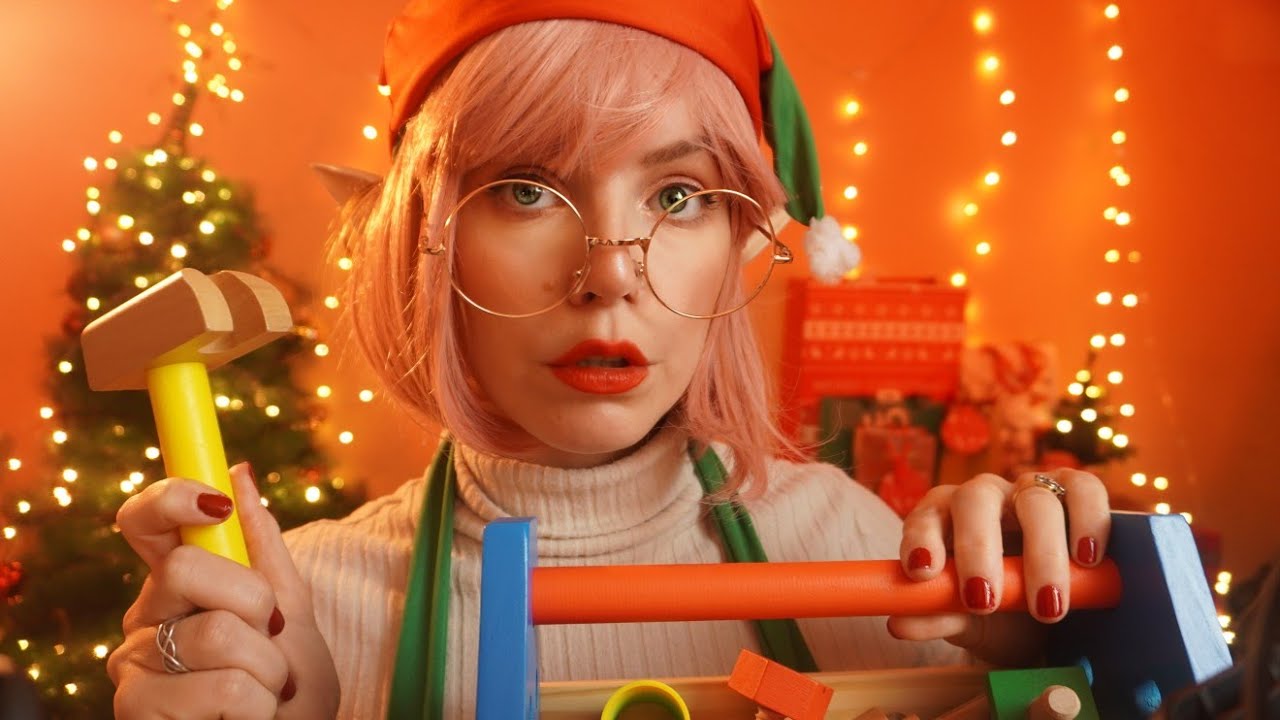 ASMR ELFA SANTA CLAUS TE ARREGLA Y TE PREPARA (eres un juguete) asmr roleplay en español