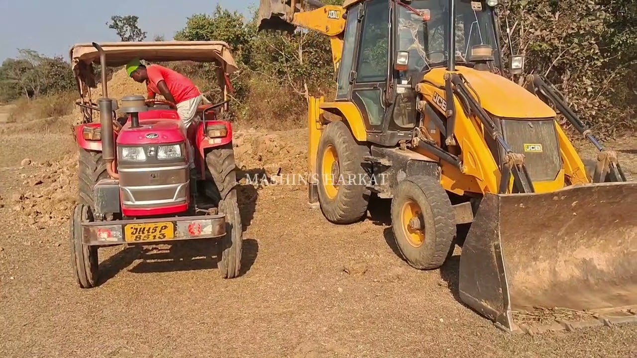 JCB 3DX Mud Loads to Three Mahindra Tractors 🚜 