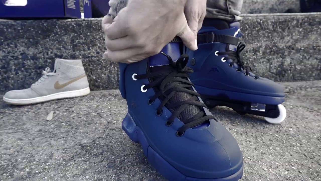 Razors SL Navy first moves