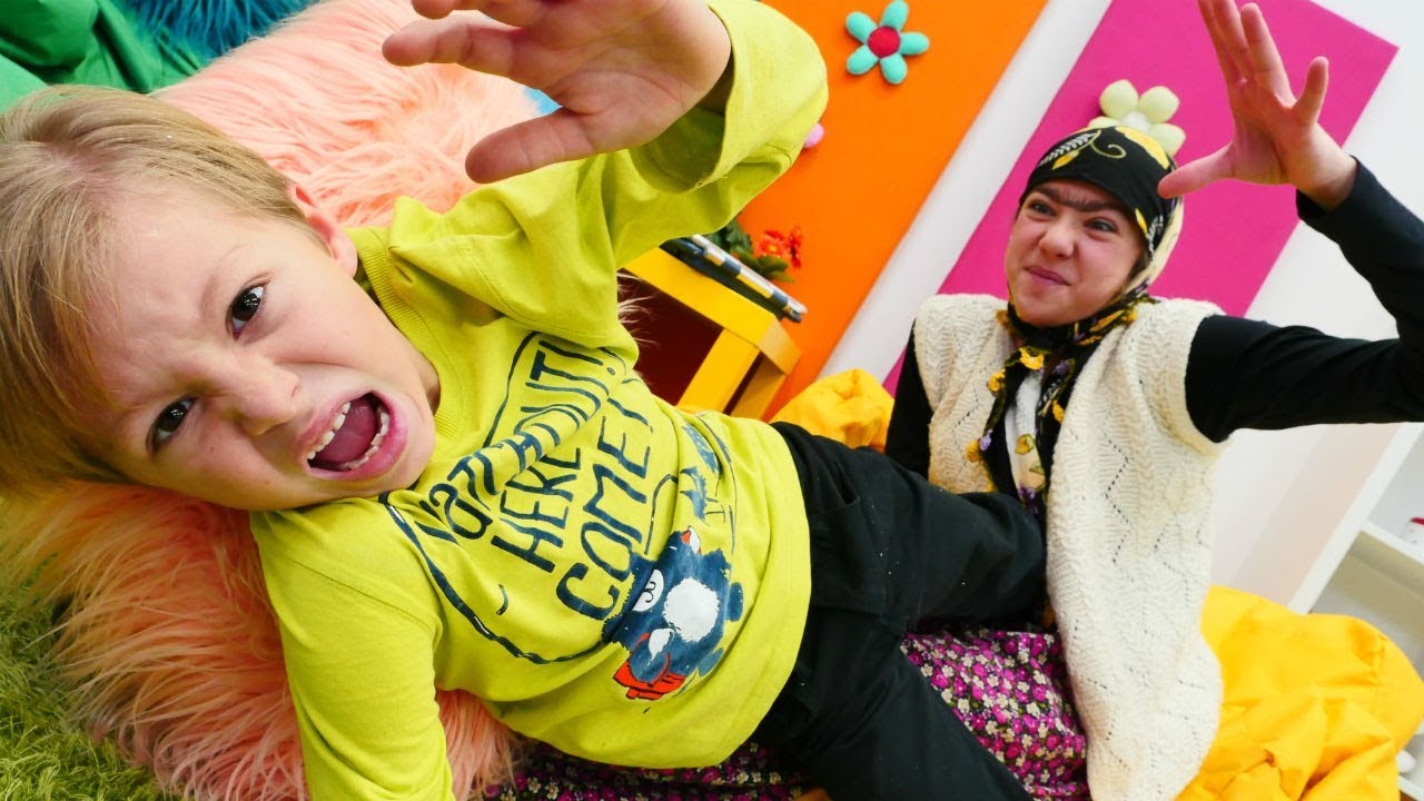 Komik video. Pakize teyze Hafife'nin yeğenine bakıyor!