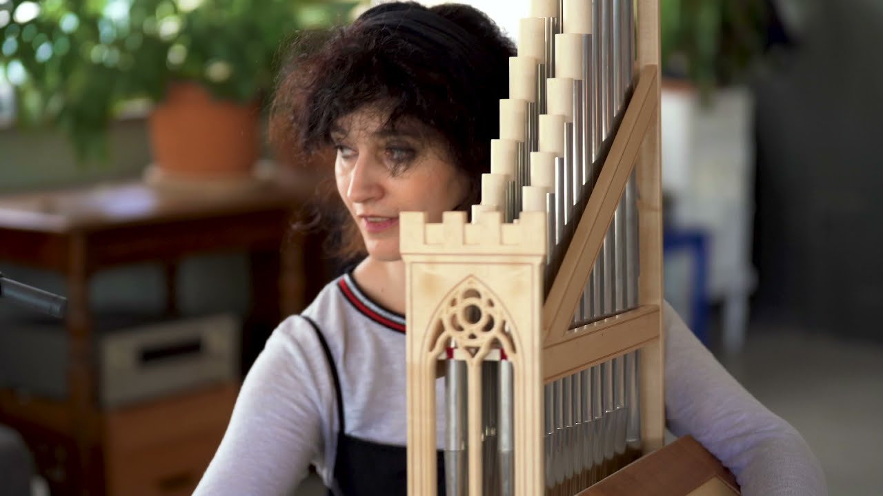 A qui fortune (Corina Marti & Fiona Kizzie Lee, portative organs )