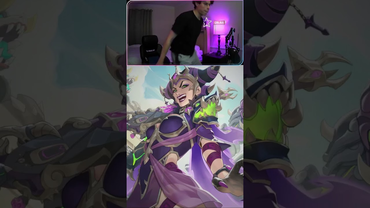 Streamer Bawffles shows his gray sweatpants!!!