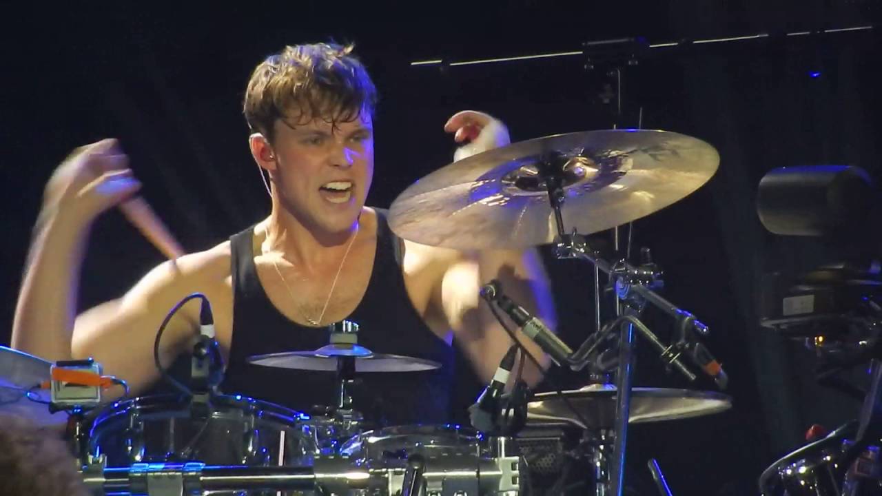 5 Seconds of Summer singing Vapor at SLFL Houston 9-18-16