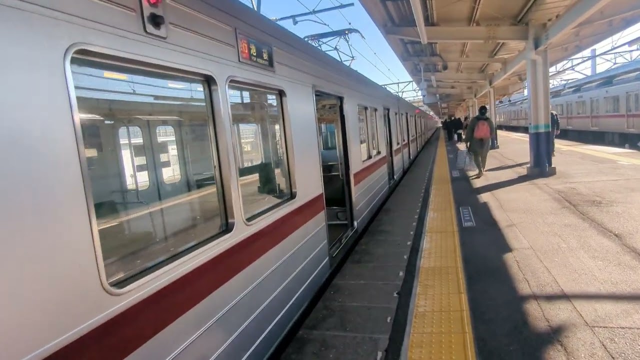 11634F+11455F小川町駅到着、跨線橋を渡る（2025年12月29日）