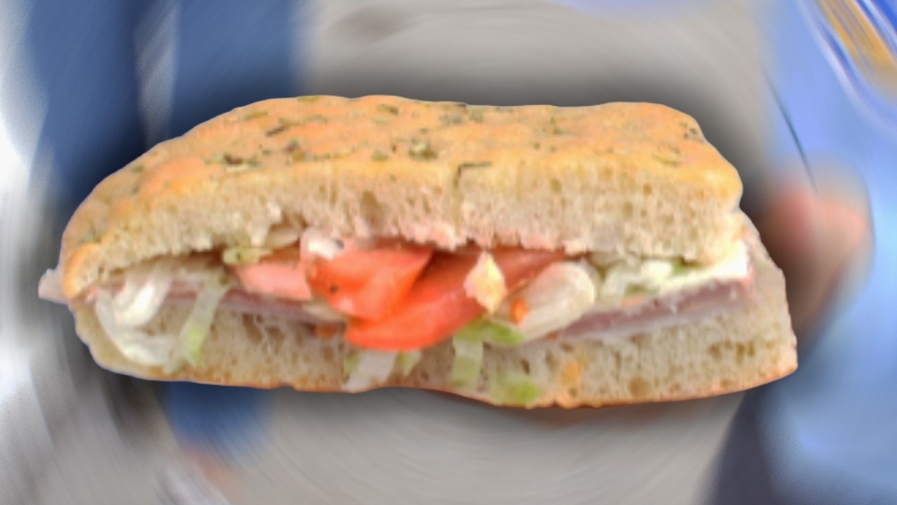 Обзор сэндвича с фокаччей от Rose City Pizza с @comebacksnacks3030!