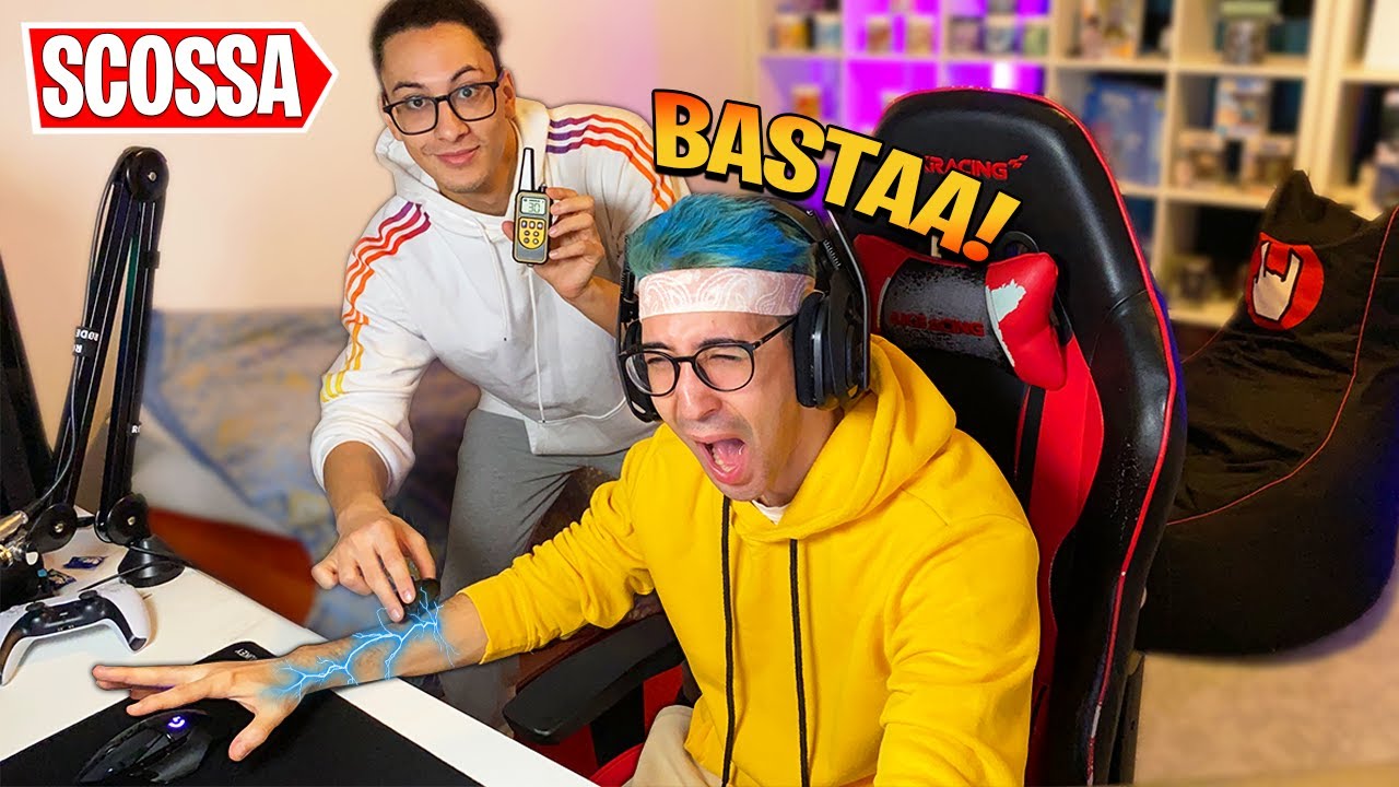 SCHERZO a TEKNOYD con la SC0$$4 MENTRE &egrave; in LIVE...