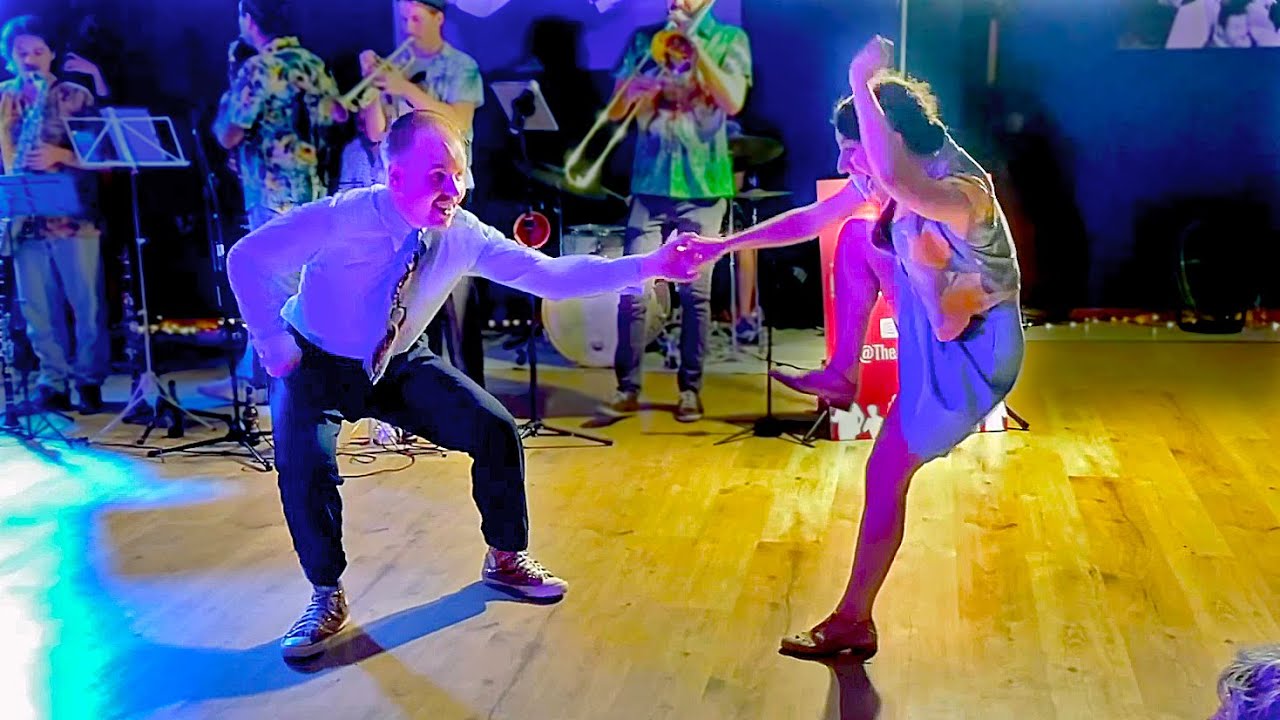 Nils & Bianca. Lindy hop. Repte: una cançó difícil. Resultat: divertit, bonic, peus ràpids.17/9/22