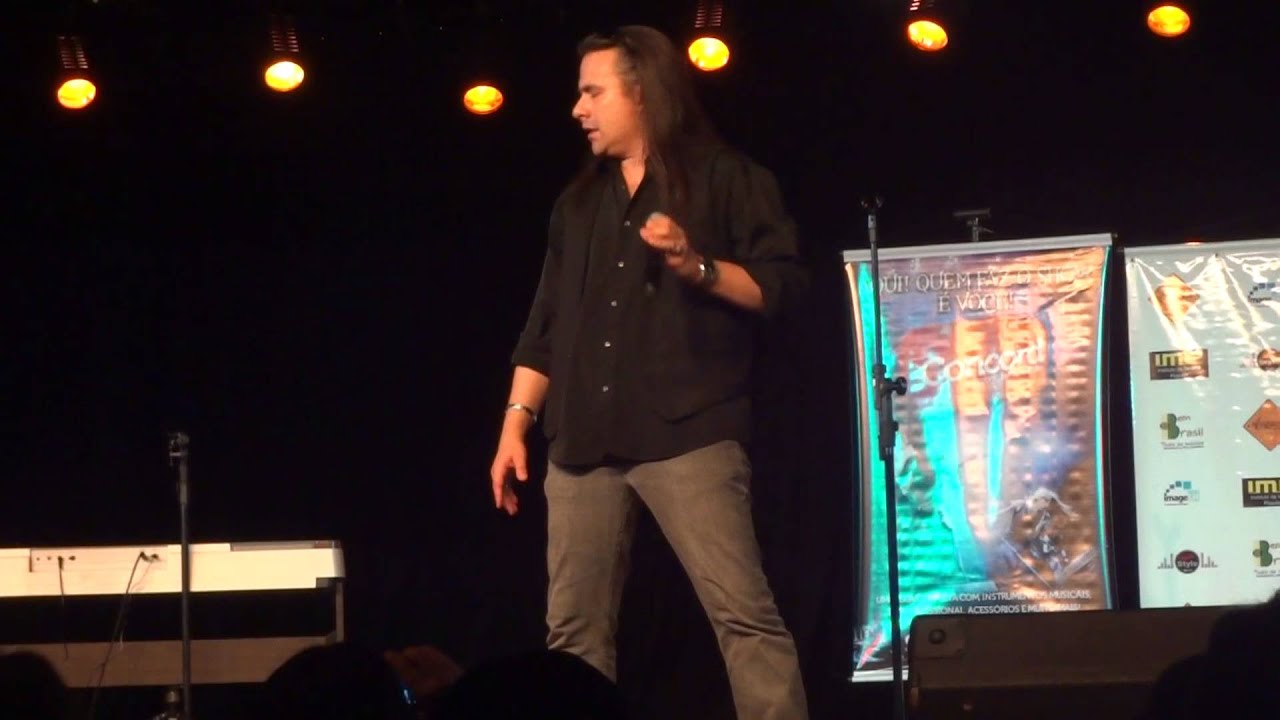 Vocalista André matos ex:Angra,Shaman.mostra a diferença entre voz de cabeça e falsete.Parte II