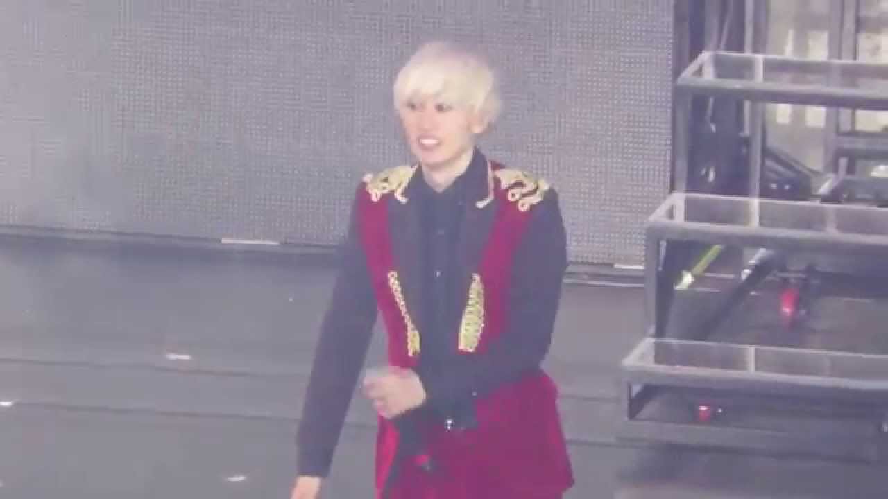 140921 SuperShow6 in Seoul Ending Thumb Kiss :)