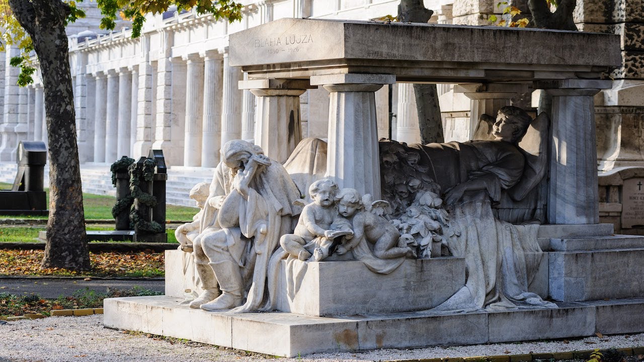 A Fiumei úti sírkert titkai