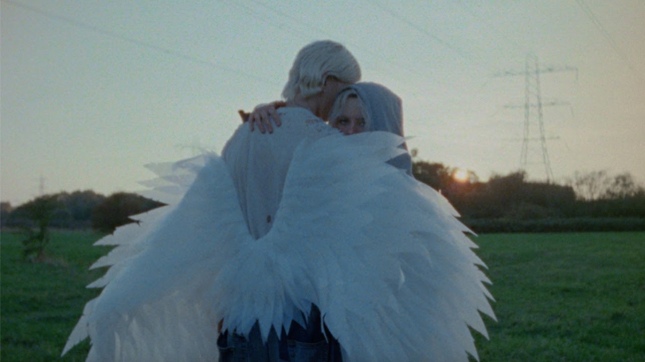 Estella fm - Birds & Bees (official video)