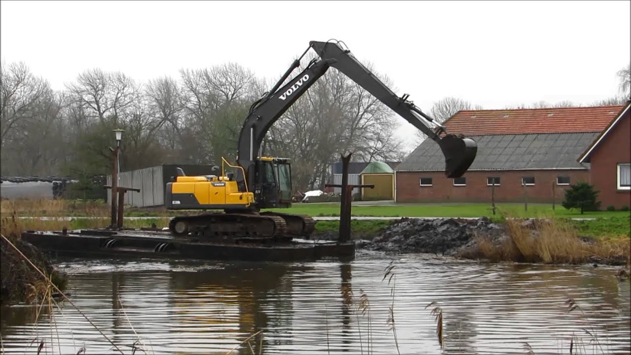 Volvo DC 220DL Emden Bagger arbeitet auf Ponton Trecktief Crawler Excavator on water barge