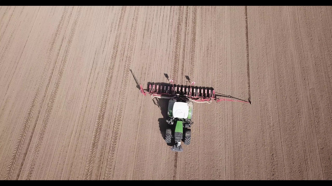 Fendt 828 mit Monopill e-Drive 18-reihig bei der Zuckerrübenaussaat 2019