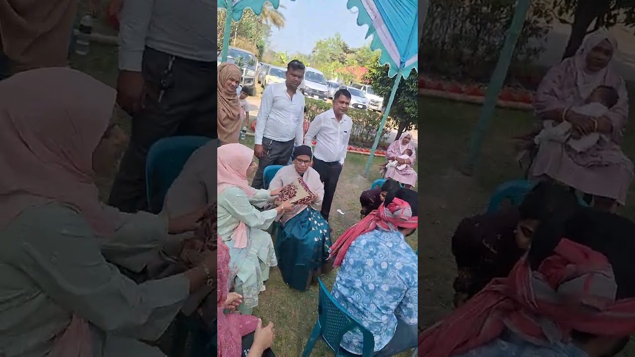 বালিশ খেলার প্রতিযোগিতায় কে জিতবে! 