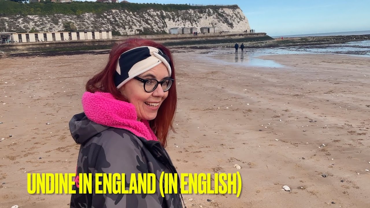 Cold water bathing in England / Wild swimming / ice swim / cold plunge at Dumpton Gap, Broadstairs