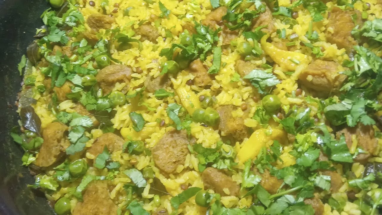 आपको भी देख लग रहा होगा कि पुलाव या खिचड़ी है तो नहीं I #bristihomekitchen 